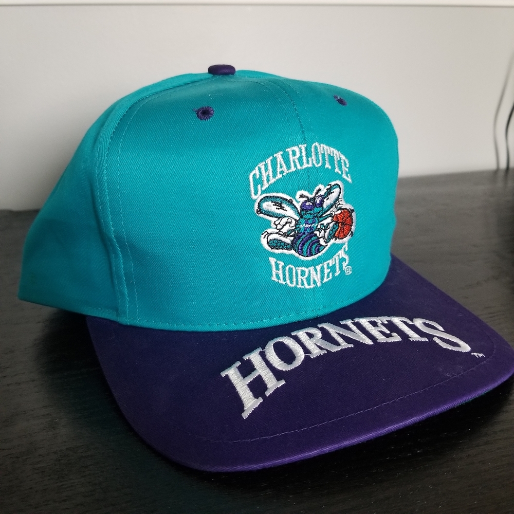 Charlotte Hornets Vintage Snap-back Hat
